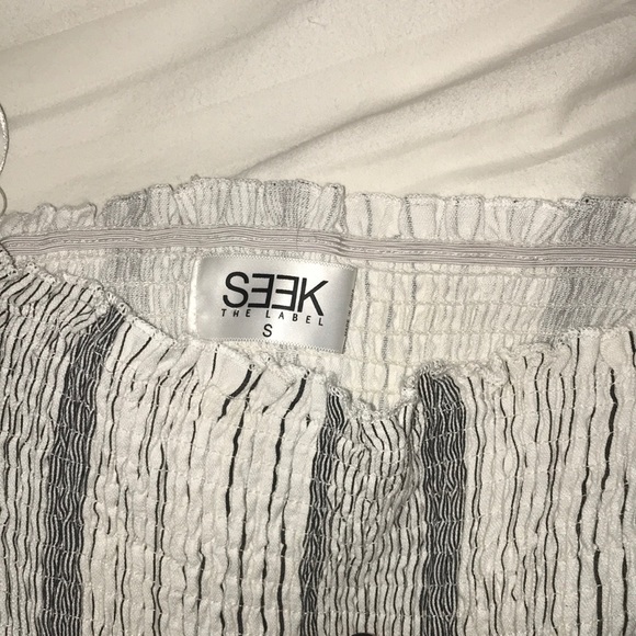 LF stores romper black & white stripes - Picture 3 of 3